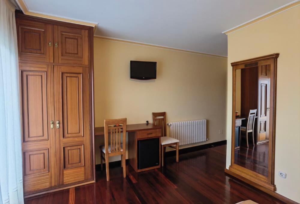 Hotel Linares Poio Eksteriør bilde